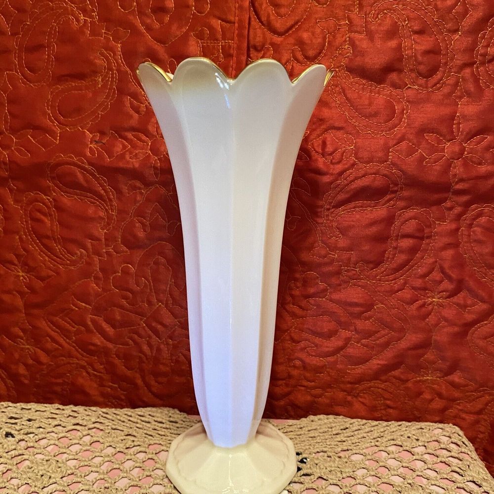 Vintage Mikasa Ivory Bone China 8 7/8" Tall Vase, 24 Karat Kt B2001 Narumi Japan